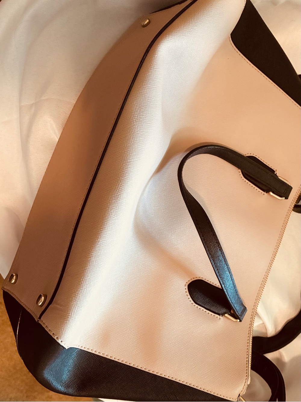 Kate Spade Beige and Black Leather Shoulder Bag with Pegasus Charm - Picture 2 of 4